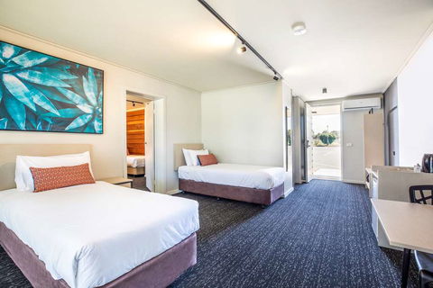 Nightcap At Gateway Hotel - Broome Tourism 2