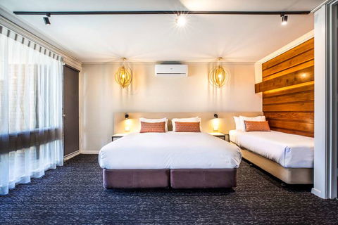 Nightcap At Gateway Hotel - Broome Tourism 4