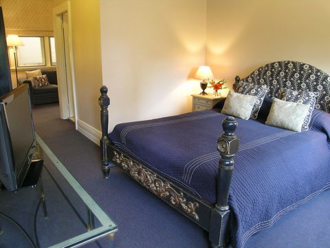 The Russell Hotel - Broome Tourism 1