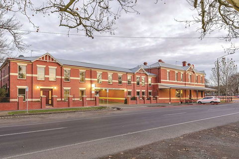 Lake Inn Ballarat - Broome Tourism 1