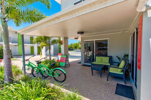 Mackay Oceanside Central Hotel - Broome Tourism 1