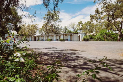 Artesian Spa Motor Inn - Broome Tourism 1