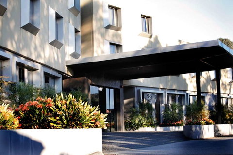Golden Pebble Hotel - Broome Tourism 1