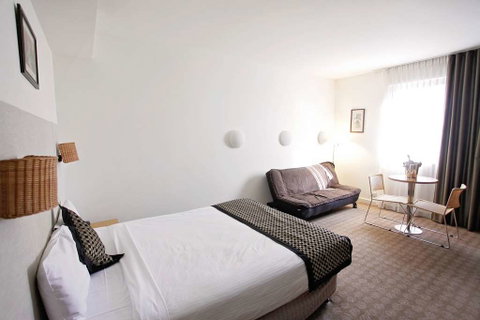 Golden Pebble Hotel - Broome Tourism 3
