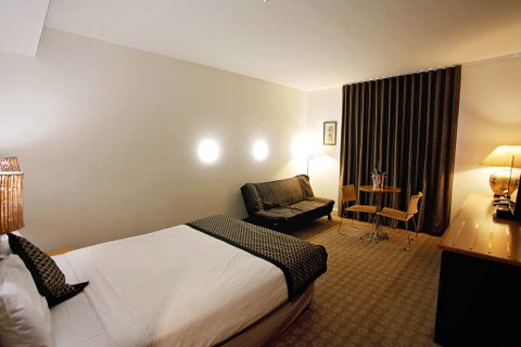 Golden Pebble Hotel - Broome Tourism 4