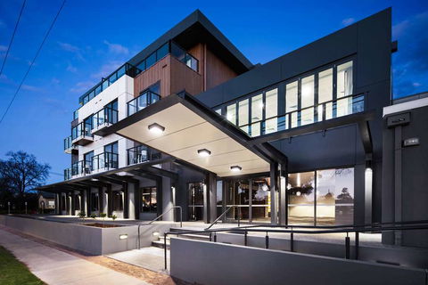 Quality Hotel Lakeside - Broome Tourism 1
