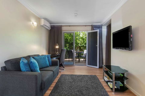 The Peninsula Riverside Apartments - Broome Tourism 3