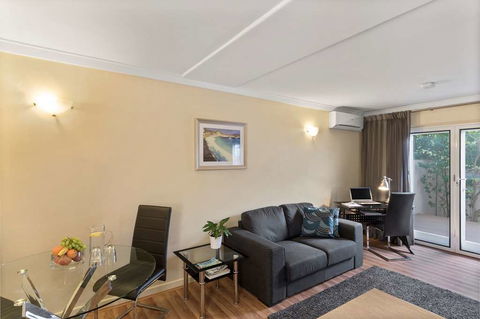 The Peninsula Riverside Apartments - Broome Tourism 5