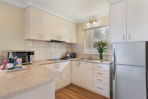 The Peninsula Riverside Apartments - Broome Tourism 16
