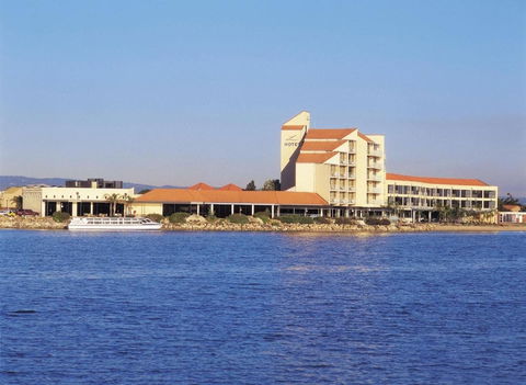 The Lakes Resort Hotel - Broome Tourism 1