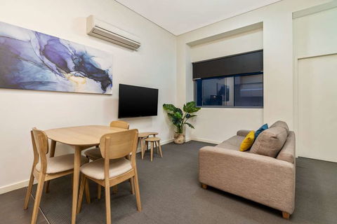 Terminus Apartment Hotel, Ascend Coll - Broome Tourism 2