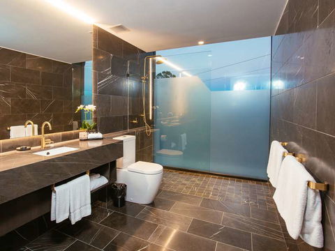 Eatons Hill Hotel - Broome Tourism 2