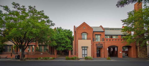 Majestic Old Lion Apartments - Broome Tourism 0