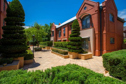 Majestic Old Lion Apartments - Broome Tourism 1