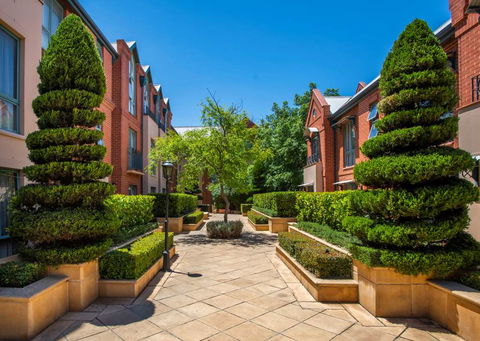 Majestic Old Lion Apartments - Broome Tourism 2