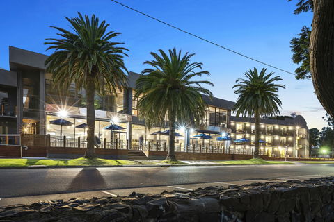 North Pier Hotel Cowes - Broome Tourism 0