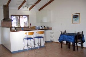 Hillcrest Mountain View Retreat - Broome Tourism 9