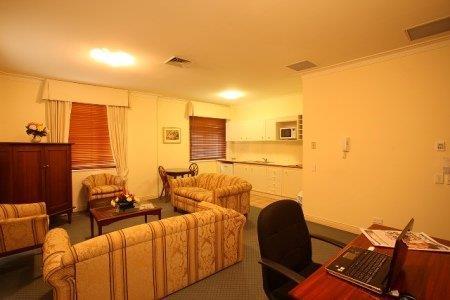 ULTIQA Rothbury Hotel - Broome Tourism 5