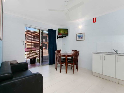 Cairns City Palms - Broome Tourism 0