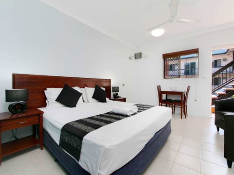 Cairns City Palms - Broome Tourism 9