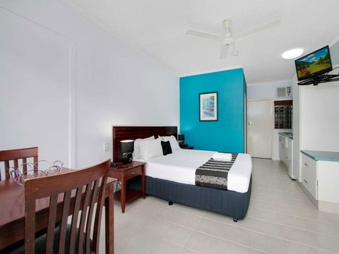 Cairns City Palms - Broome Tourism 11
