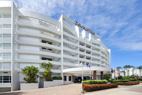 DoubleTree by Hilton Cairns - Broome Tourism 0