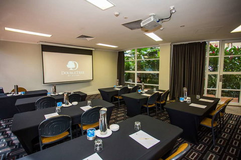 DoubleTree by Hilton Cairns - Broome Tourism 11
