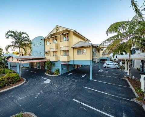 Cairns Queenscourt - Broome Tourism 0