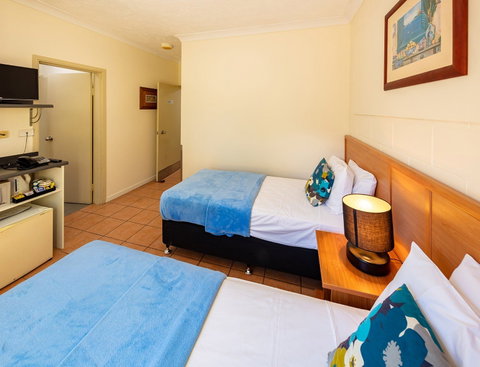 Cairns Queenscourt - Broome Tourism 4