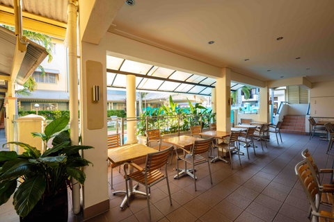Cairns Queenscourt - Broome Tourism 5