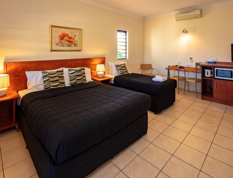 Cairns Queenscourt - Broome Tourism 7