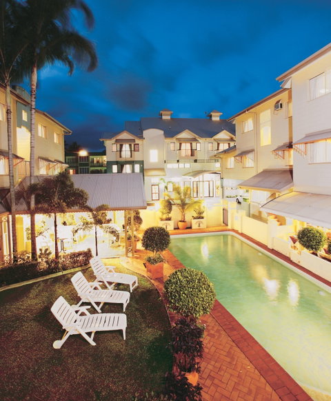 Cairns Queenscourt - Broome Tourism 9