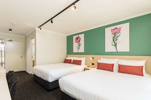 NIghtcap at Balaclava Hotel - Broome Tourism 5