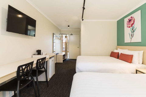 NIghtcap at Balaclava Hotel - Broome Tourism 6