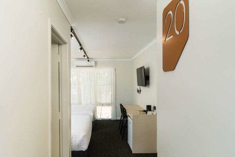 NIghtcap at Balaclava Hotel - Broome Tourism 16