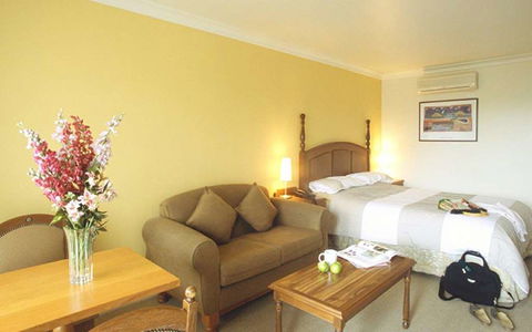 Best Western Plus The Tudor-Box Hill - Broome Tourism 2
