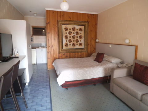 Yarragon Motel - Broome Tourism 0