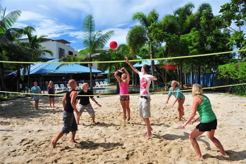 Nomads Cairns Backpackers Resort - Broome Tourism 0
