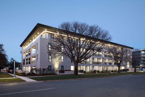 Knightsbridge Canberra - Broome Tourism 0