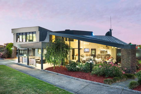 Best Western Mahoneys Motor Inn - Broome Tourism 1