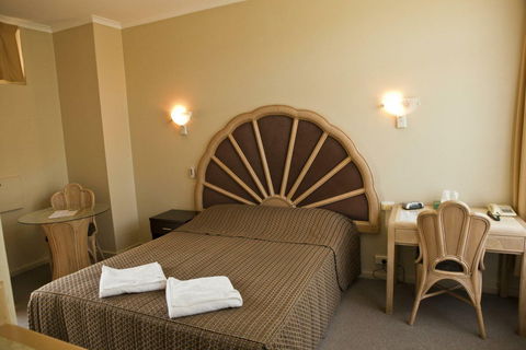 Dawson Motor Inn - Broome Tourism 1