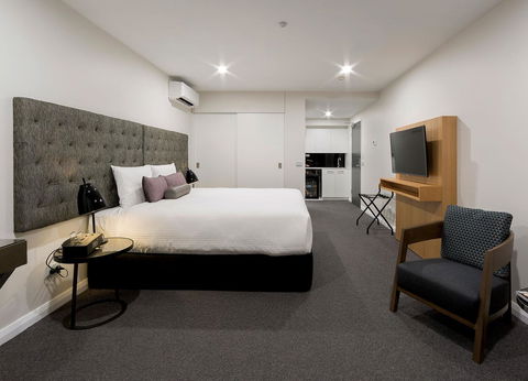 Avenue Hotel Canberra - Broome Tourism 3