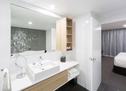 Avenue Hotel Canberra - Broome Tourism 11