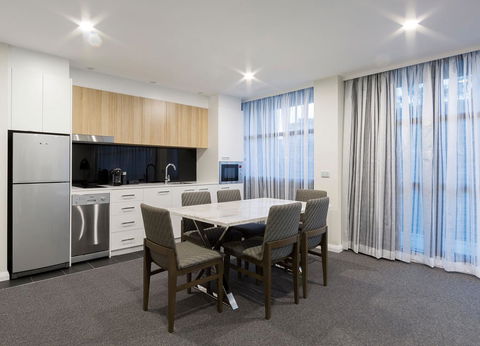Avenue Hotel Canberra - Broome Tourism 9