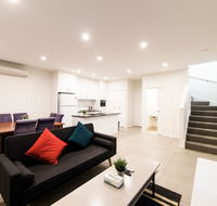 3BR Townhouse Double Garage walk to Lake Ginninderra - Broome Tourism