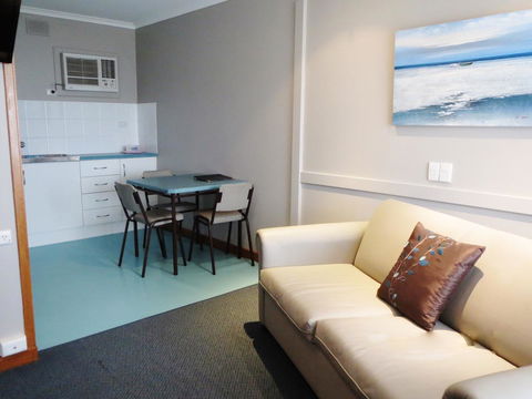 Stansbury Holiday Motel - Broome Tourism 39