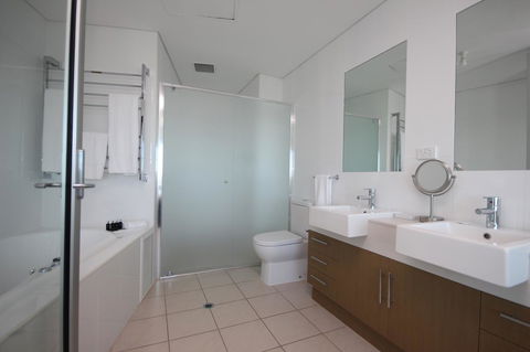 Wallaroo Marina Apartments - Broome Tourism 13