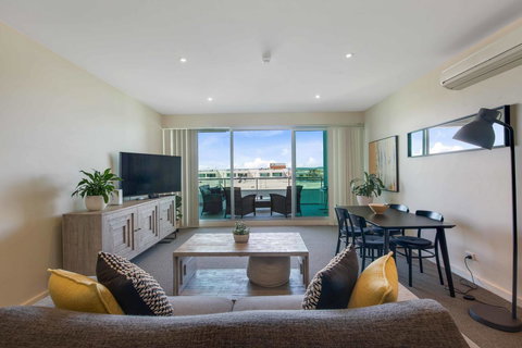 Port Adelaide Executive Waterfront Apartment - Broome Tourism 21