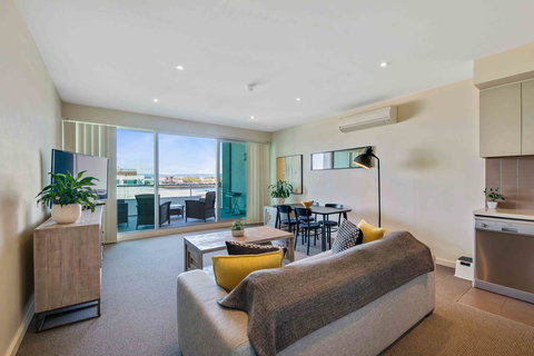 Port Adelaide Executive Waterfront Apartment - Broome Tourism 1