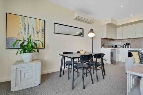 Port Adelaide Executive Waterfront Apartment - Broome Tourism 13